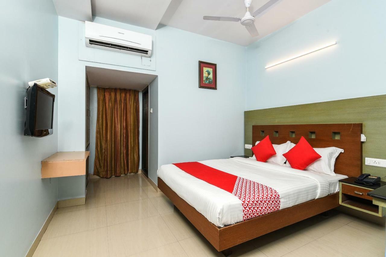 Hotel Balaji Grand Kākināda Exterior foto