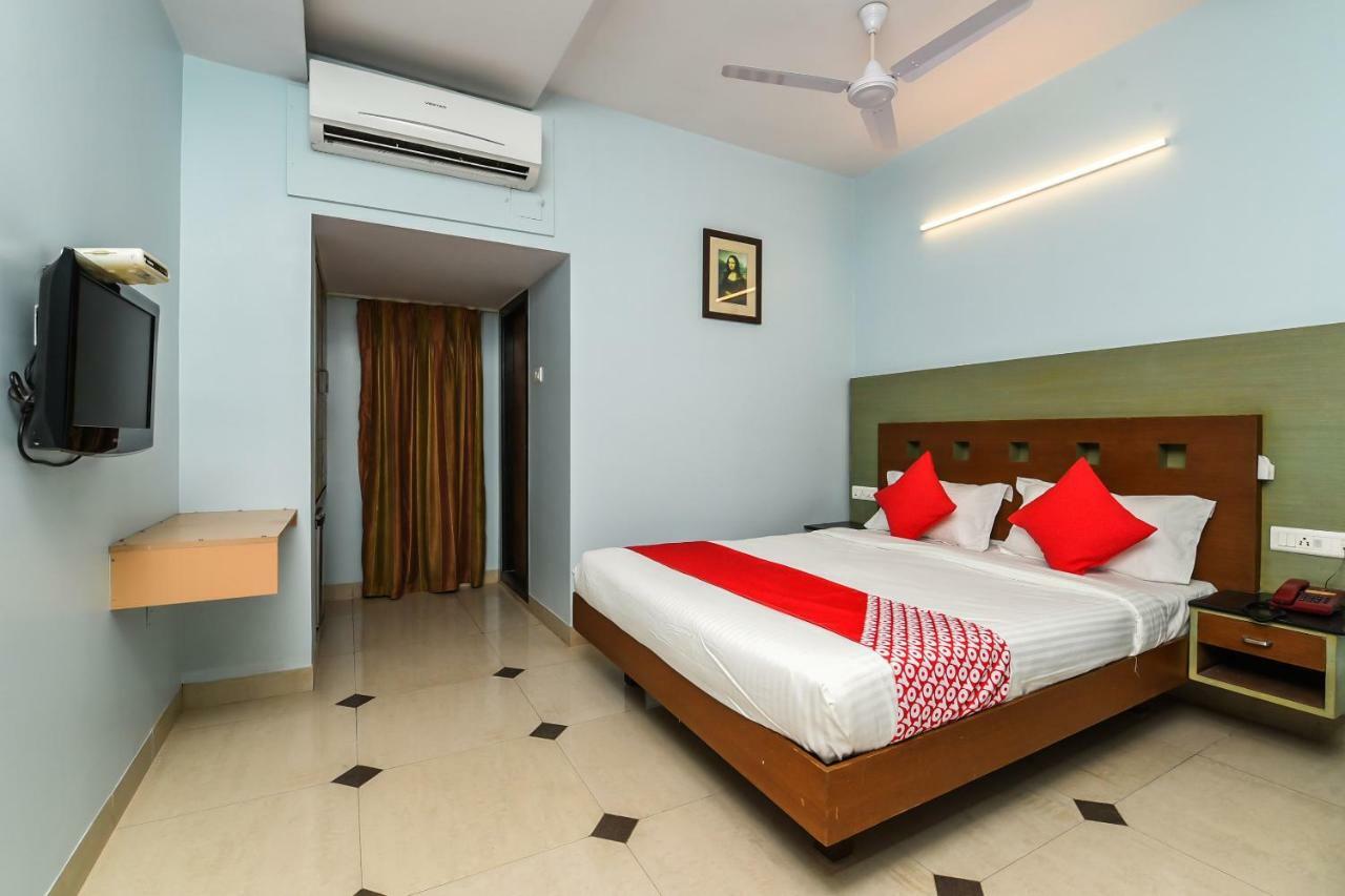 Hotel Balaji Grand Kākināda Exterior foto